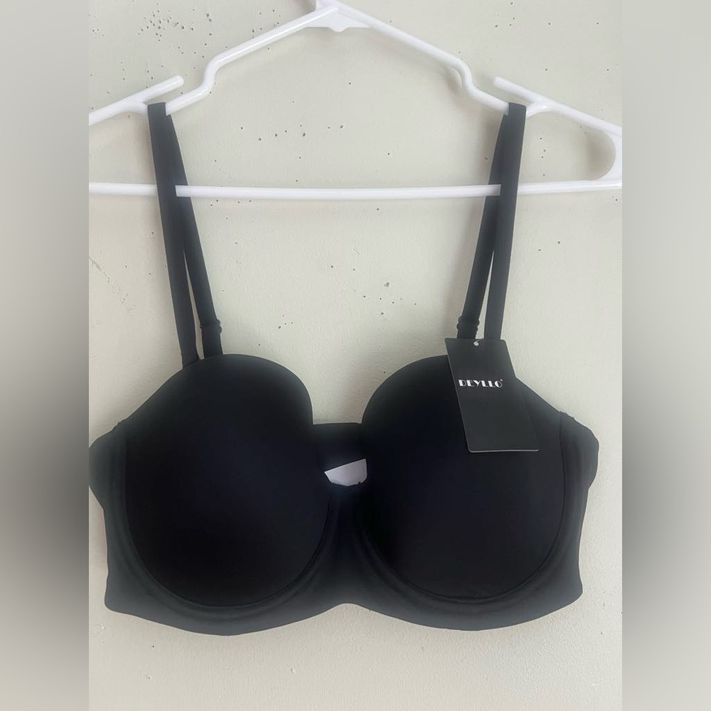 Black Seamless Full Coverage Bra with Adjustable Straps